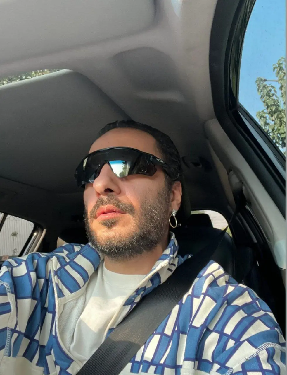 عکس| استایل جدید نوید محمدزاده بعد از اعلام جرم دادستانی علیه‌اش