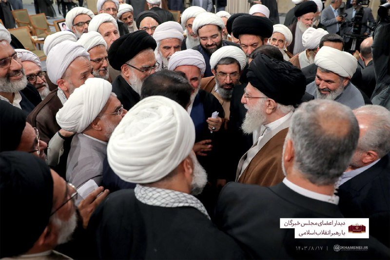 رهبر انقلاب در حلقه اعضای مجلس خبرگان +عکس