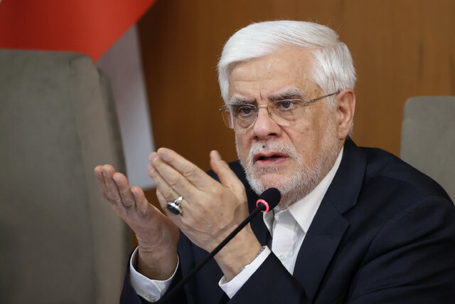 انتقاد عارف از قانون حجاب؛ معنای وفاق این نیست که هرچه حاکمیت گفت مردم بگویند چشم انتقاد عارف از قانون حجاب؛ معنای وفاق این نیست که هرچه حاکمیت گفت مردم بگویند چشم