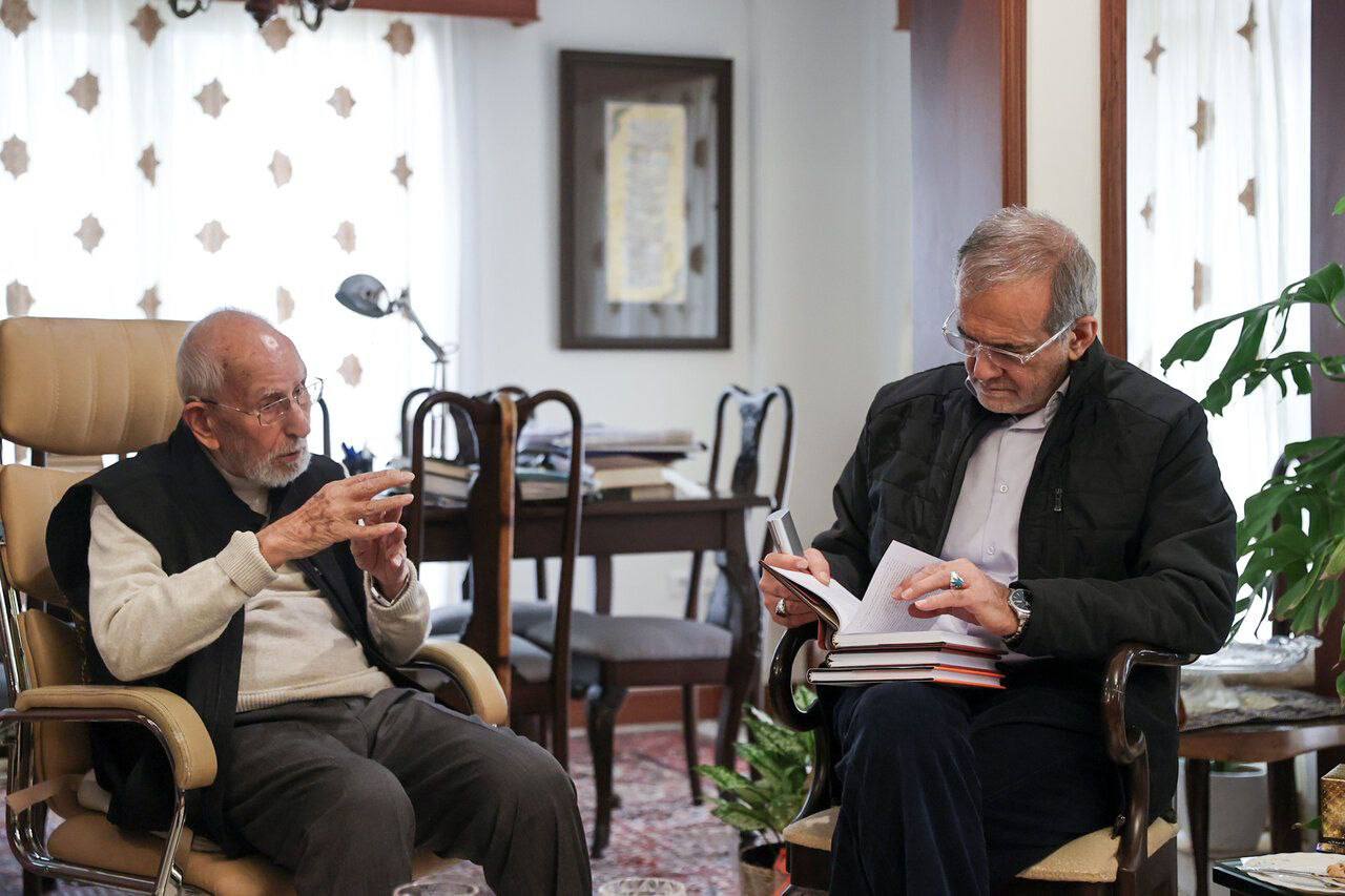 ادامه حواشی یک دیدار پزشکیان؛ روابط عمومی ریاست جمهوری به ادعای صداوسیما پاسخ داد ادامه حواشی یک دیدار پزشکیان؛ روابط عمومی ریاست جمهوری به ادعای صداوسیما پاسخ داد