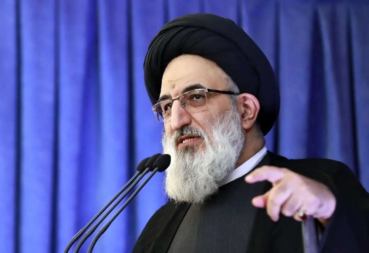 نگرانی امام جمعه کرج از احتمال رفع فیلترینگ؛ خودمان باید مراقب فضای مجازی باشیم!