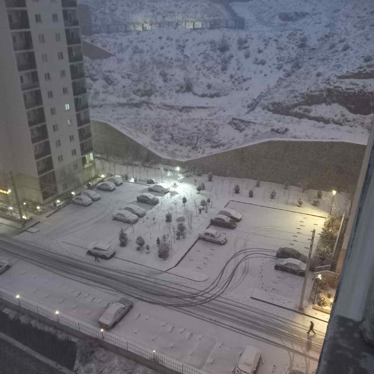 بارش شدید برف تهرانی‌ها را غافلگیر کرد +تصاویر