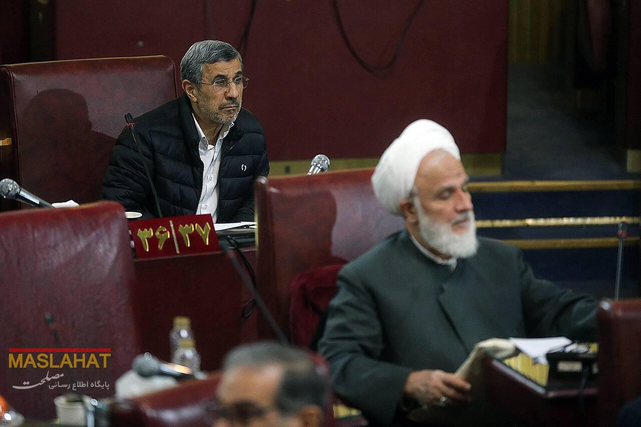 ظاهر جدید احمدی‌نژاد در جلسه مجمع تشخیص سوژه شد +عکس