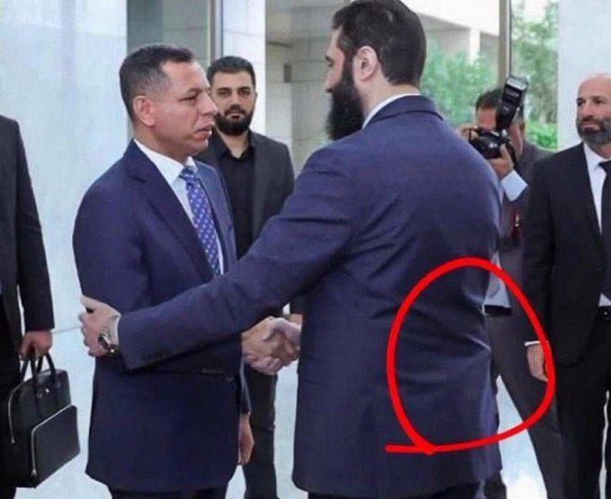 اسلحه جولانی در دیدارهای رسمی خبرساز شد+عکس اسلحه جولانی در دیدارهای رسمی خبرساز شد+عکس