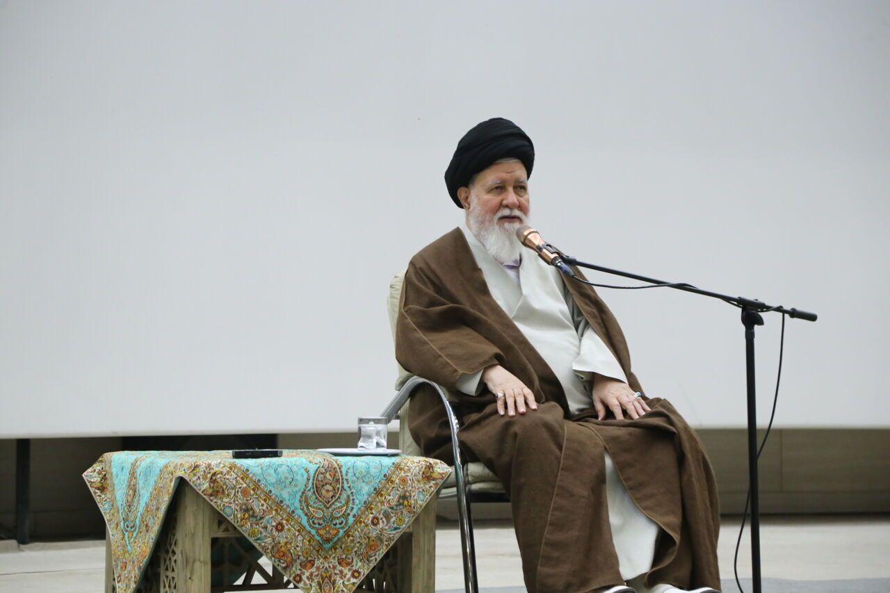 واکنش علم‌الهدی به تهدید نظامی آمریکا: بلوف است!