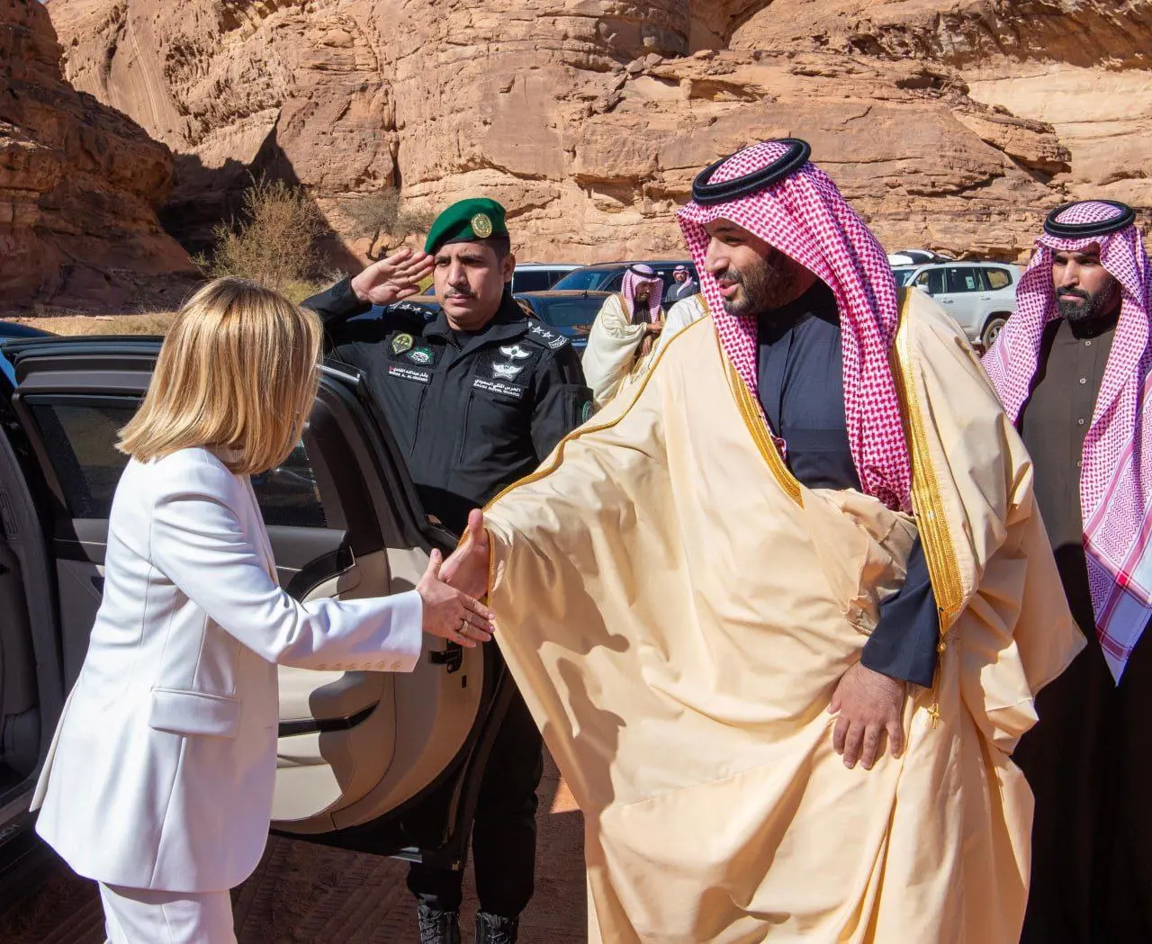 بن سلمان با خانم نخستوزیر ایتالیا دست داد! +عکس بن سلمان با خانم نخستوزیر ایتالیا دست داد! +عکس