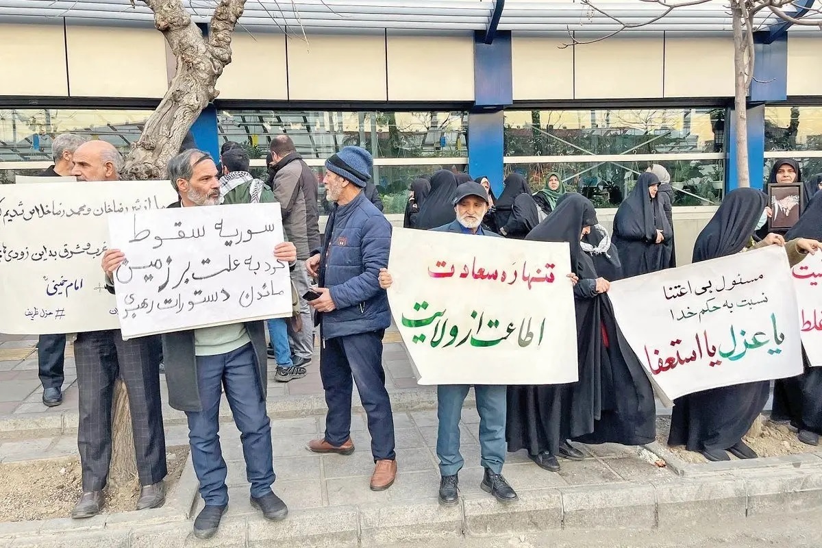 آنچه در تجمع کفن پوشان گذشت؛ اتهاماتی باورنکردنی به ظریف نسبت دادند/ سوریه را پس میگیریم آنچه در تجمع کفن پوشان گذشت؛ اتهاماتی باورنکردنی به ظریف نسبت دادند/ سوریه را پس میگیریم