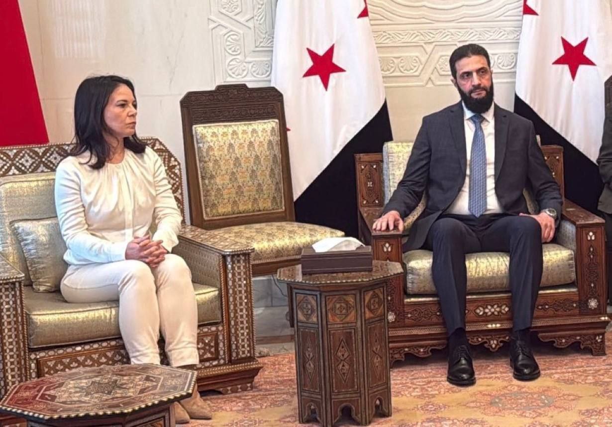چهره عبوس خانم وزیر در دیدار با جولانی/ وقتی او با من دست نداد… +عکس چهره عبوس خانم وزیر در دیدار با جولانی/ وقتی او با من دست نداد… +عکس