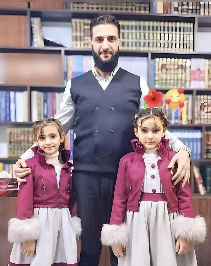 عکس رهبر تروریست‌ها در سوریه کنار دخترانش خبرساز شد