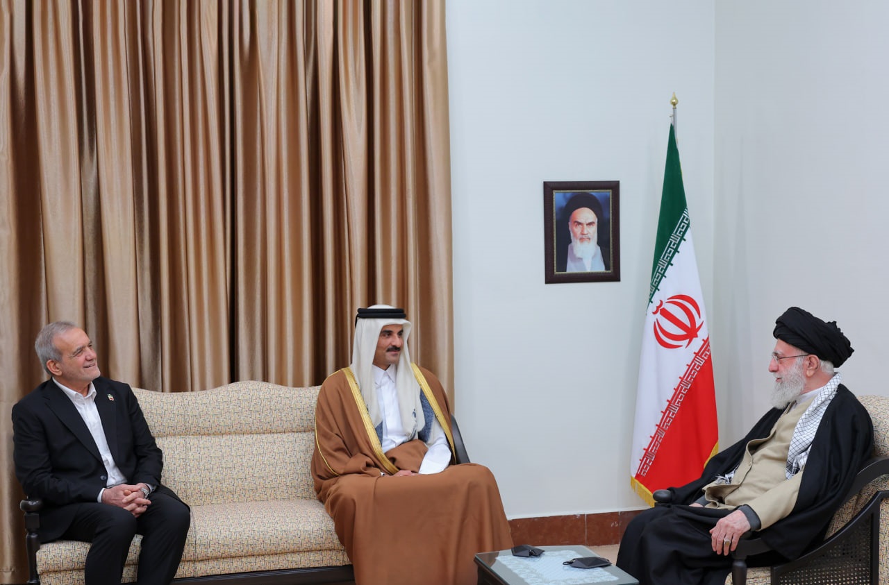 امیر قطر پیام رهبری درباره آمریکا را دریافت کرد