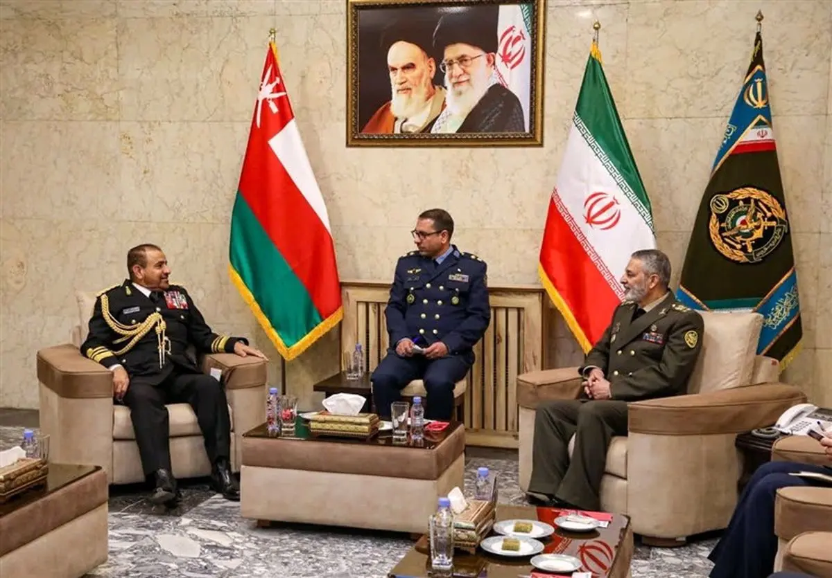 جزئیات دیدار رئیس نیروهای مسلح عمان با فرمانده ارتش و وزیر دفاع جزئیات دیدار رئیس نیروهای مسلح عمان با فرمانده ارتش و وزیر دفاع