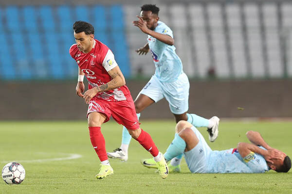 پرسپولیس ۱-صفر گلگهر/ «سردار» در قلب هواداران جا باز کرد پرسپولیس ۱-صفر گلگهر/ «سردار» در قلب هواداران جا باز کرد