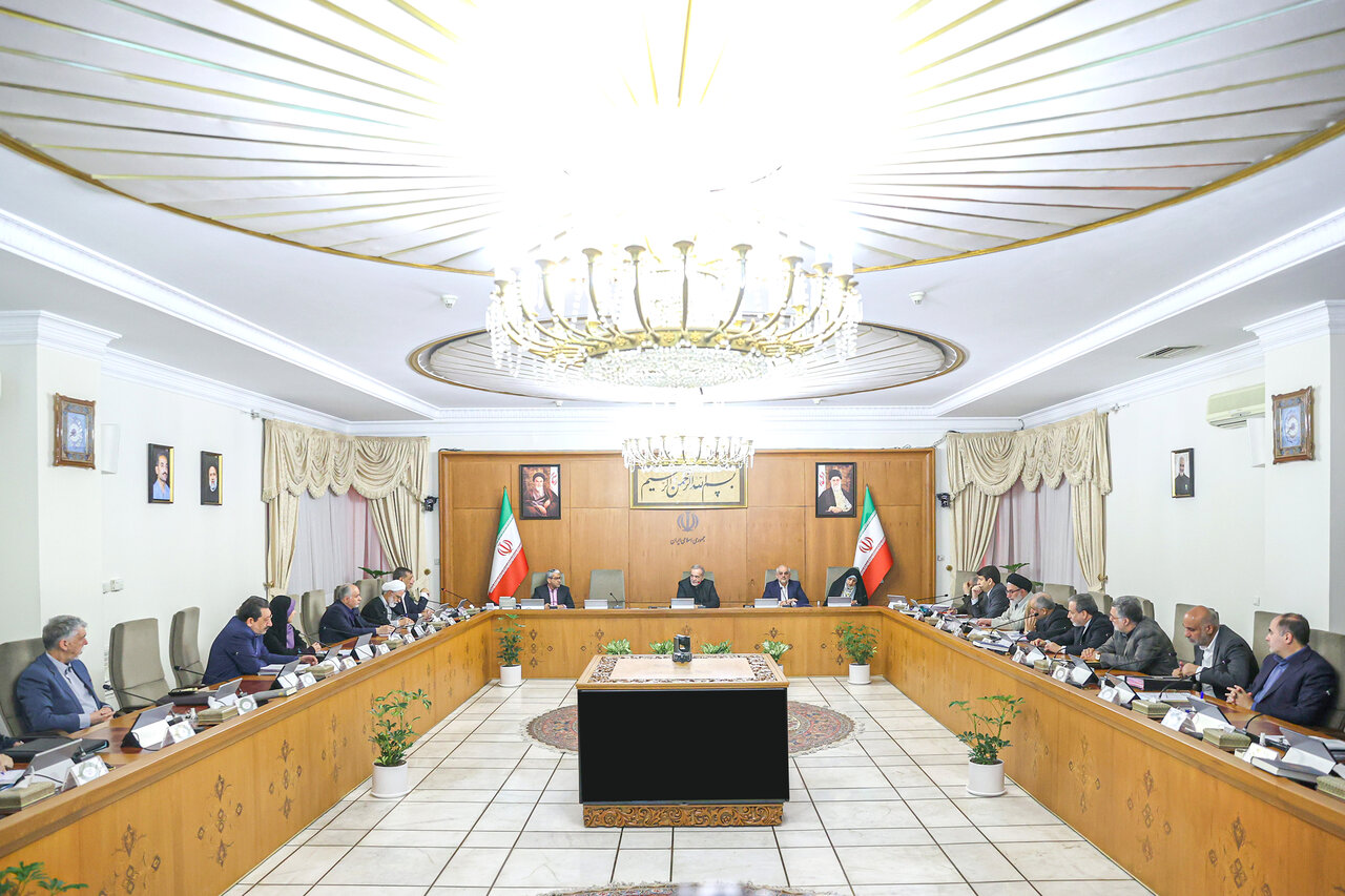 دو غایب مهم اولین جلسه هیئت دولت در سال جدید چه کسانی بودند؟ +تصاویر