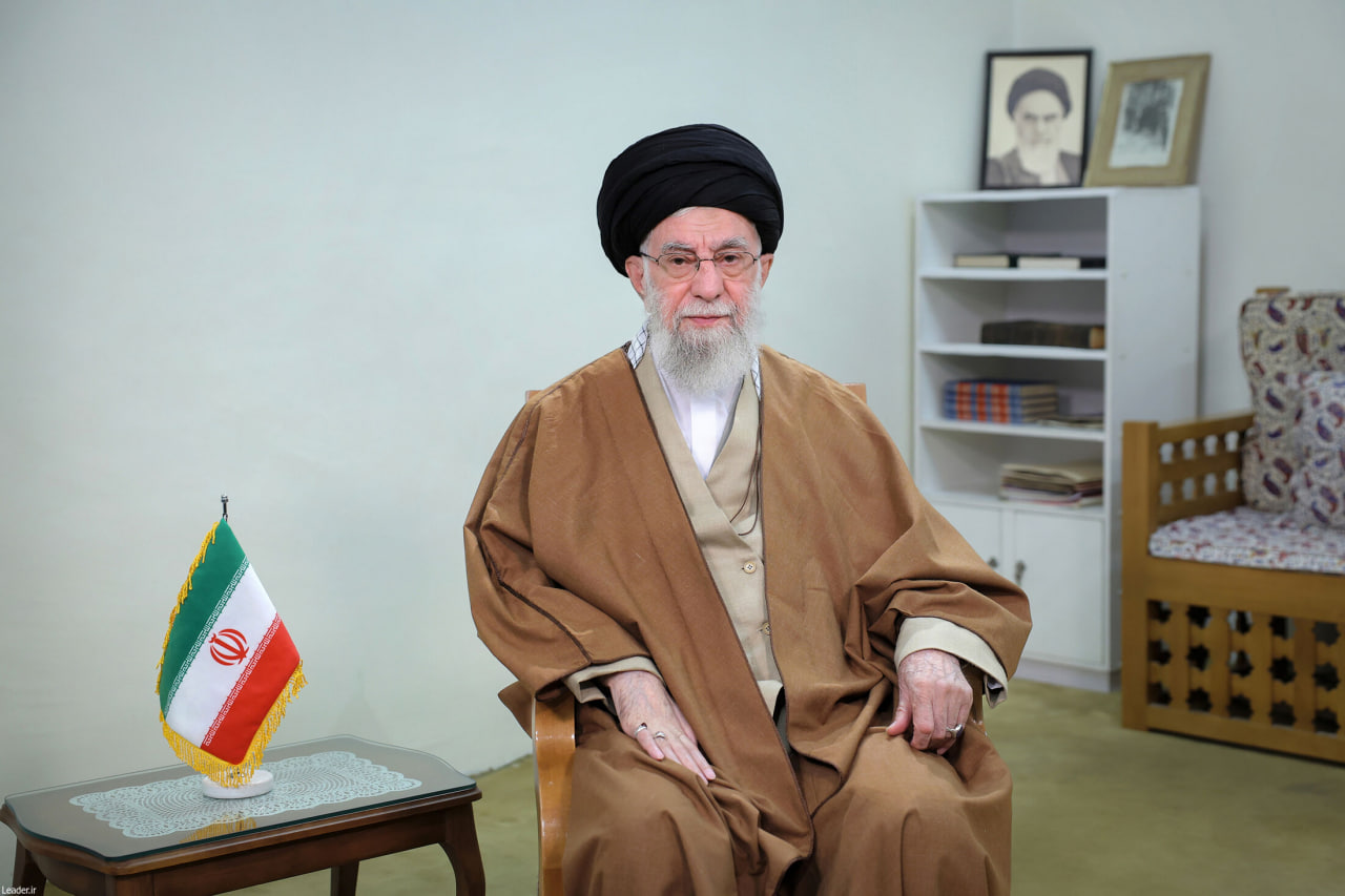 رهبری شعار سال ۱۴۰۴ را اعلام کردند