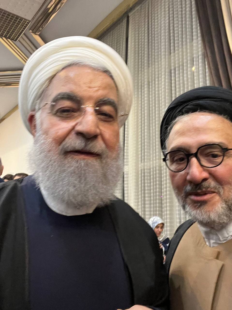عکس| سلفی با حسن روحانی در دورهمی دولتیهای اسبق عکس| سلفی با حسن روحانی در دورهمی دولتیهای اسبق
