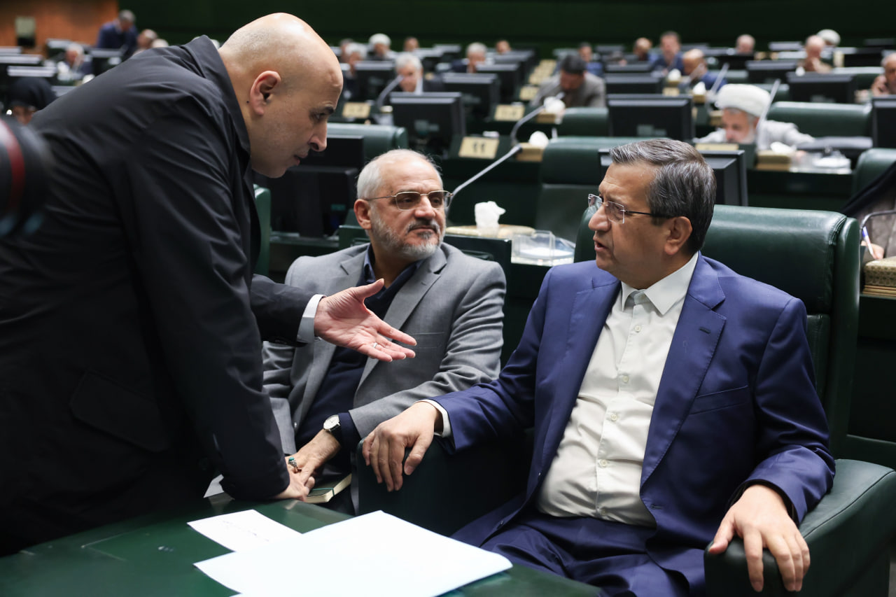 وفاق ملی عمر چندانی نداشت؛ سرنوشت همتی درس عبرت شد/ وزیر جدید منتظر فرش قرمز نباشد! وفاق ملی عمر چندانی نداشت؛ سرنوشت همتی درس عبرت شد/ وزیر جدید منتظر فرش قرمز نباشد!