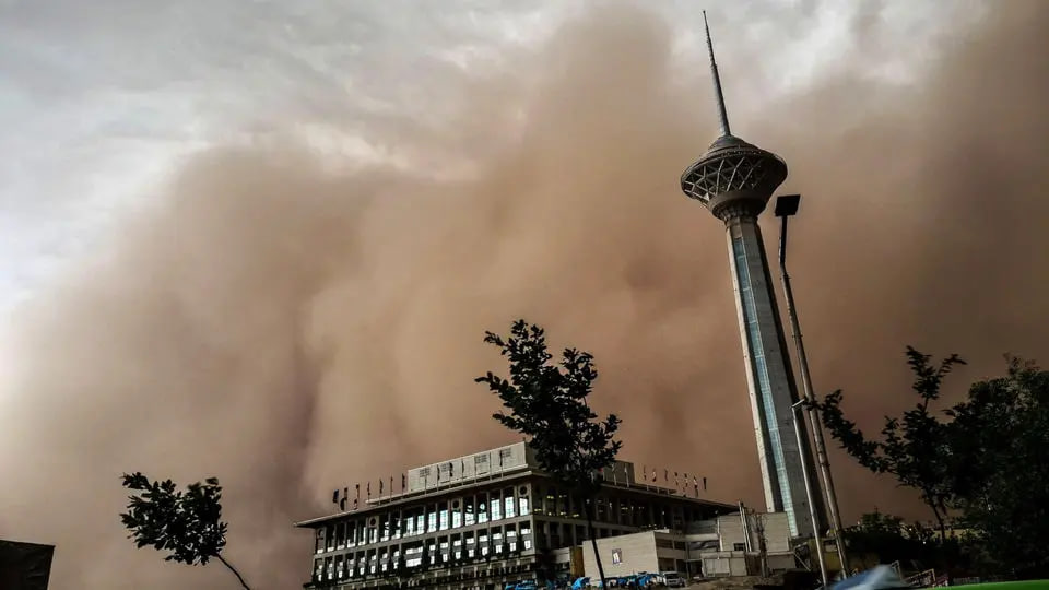 طوفان شدید و خطرناک در تهران؛ این توصیهها را جدی بگیرید طوفان شدید و خطرناک در تهران؛ این توصیهها را جدی بگیرید