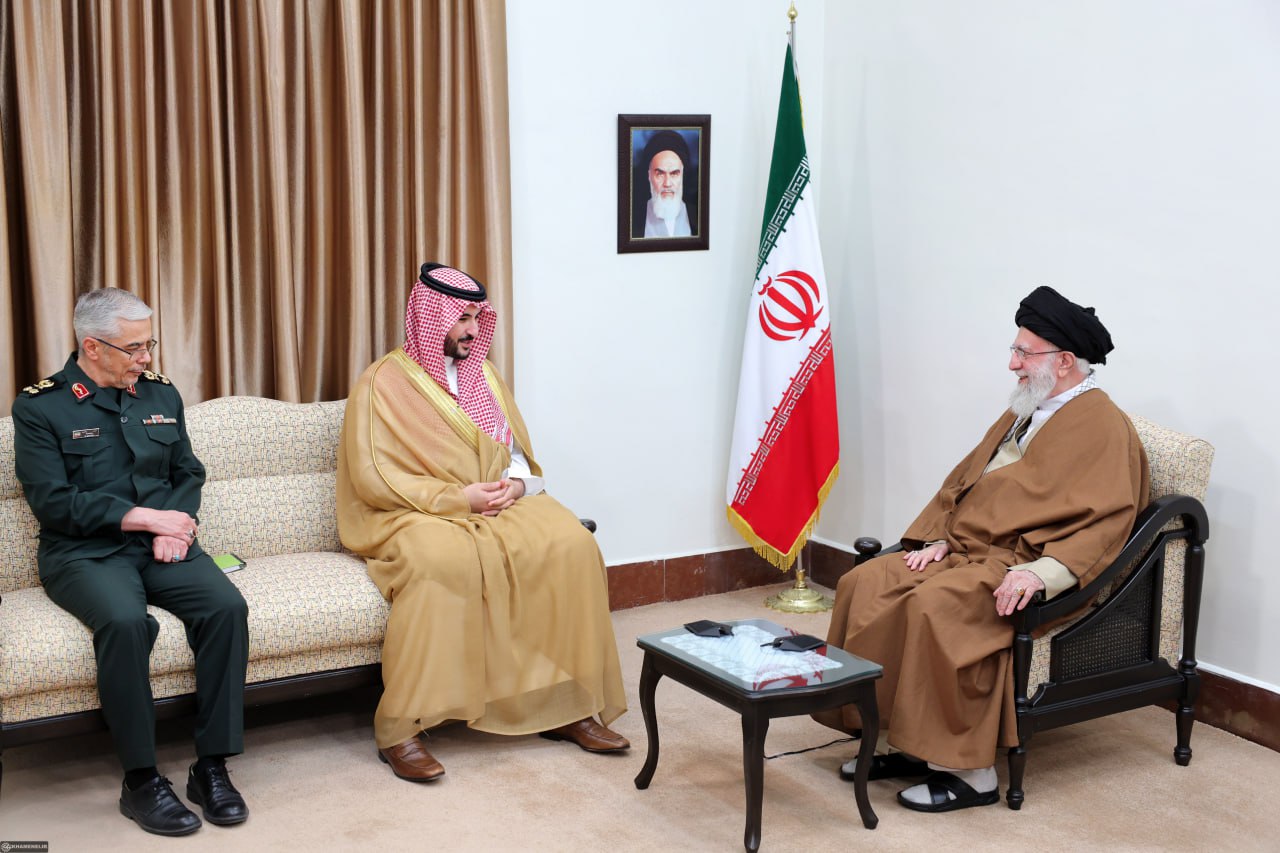 رهبر انقلاب پس از دریافت پیام ملک سلمان: آماده هستیم به عربستان کمک کنیم +عکس رهبر انقلاب پس از دریافت پیام ملک سلمان: آماده هستیم به عربستان کمک کنیم +عکس
