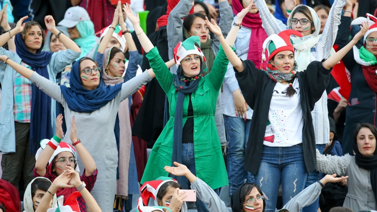 علمالهدی اجازه ورود زنان را به ورزشگاه میدهد یا بازهم با اسپری فلفل از زنان پذیرایی میشود؟ علمالهدی اجازه ورود زنان را به ورزشگاه میدهد یا بازهم با اسپری فلفل از زنان پذیرایی میشود؟